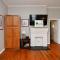 Comfy Cottage: Minutes from Main St, Private Yard