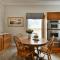 Comfy Cottage: Minutes from Main St, Private Yard - 格林维尔