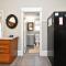 Comfy Cottage: Minutes from Main St, Private Yard - 格林维尔