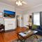Comfy Cottage: Minutes from Main St, Private Yard - 格林维尔