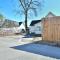 Comfy Cottage: Minutes from Main St, Private Yard