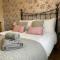 Tors View - Luxury Westward Ho Holiday Cottage - Pet and Child Friendly - Near Beach Pubs Shops Coastal Walks Sleeps 1-8 plus babies Free Parking WiFi Towels