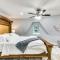 North San Diego Retreat with Deck, Fire Pit Table! - إسكونديدو