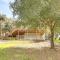 North San Diego Retreat with Deck, Fire Pit Table! - إسكونديدو