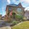 Historic Lorain Home Walk to Lake Erie! - Lorain