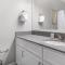 Landing Modern Apartment with Amazing Amenities ID1803X75 - Homewood