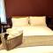 Walkable Elmwood Cottage, No Chores 4Bath 4BR 4Car