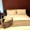 Walkable Elmwood Cottage, No Chores 2Bath 2BR 1Car
