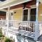 Walkable Elmwood Cottage, No Chores 2Bath 2BR 1Car