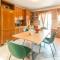 Renas Center House