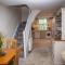 Cosy and Spacious House for 6