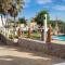 Hill House Mazatlan - Bed & Breakfast