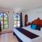 Hill House Mazatlan - Bed & Breakfast