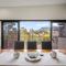 Tree Top Views - Magnificent 4 Bedroom House - 3 Minutes to MONA