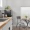 Hidden Cottage mins to Main St and sleeps 4