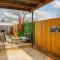 Hidden Cottage mins to Main St and sleeps 4