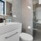 The CityScape Apartment with Wi-Fi and Balcony - Auckland
