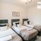 5 Bed Apartment Close To Beach with Off-street parking - Perfect for Contractors - Fast Wi-Fi - Close to beach