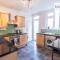 5 Bed Apartment Close To Beach with Off-street parking - Perfect for Contractors - Fast Wi-Fi - Close to beach