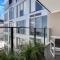 The CityScape Apartment with Wi-Fi and Balcony - Auckland