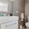 The CityScape Apartment with Wi-Fi and Balcony - Auckland