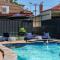 Jupiter & Neptune - In-ground Pool & Mini Bar - Thebarton