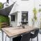 Beachside 2-Bed House with Pool, Courtyard & BBQ