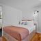 Tiny Home, Near Downtown Durham, Duke & 9th Street!