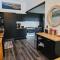 MOOLOOLABA CANAL HOME - Modern 4Bedroom with Spa, Sauna and Private Pontoon - NEW proprietor 2024