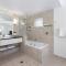 Perfectly Located Apartment with Pool - نوسا هيدز