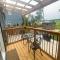 Elite Upper Deck Suites l Lake front with hot tub