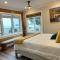 Elite Upper Deck Suites l Lake front with hot tub