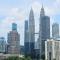 Balcony KLCC View Kampung Baru Luxurious - Kuala Lumpur