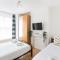 Wood Green Budget Rooms - Next to Mall & Metro Station - 10 Min to City Center