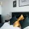 Penthouse - Amazing City Skyline Views - Balcony - FREE extra 2 hours - FREE Parking - Utilita Arena - Bullring Shopping - New St Station- Super King Size Bed