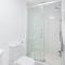Wood Green Budget Rooms - Next to Mall & Metro Station - 10 Min to City Center