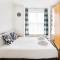 Wood Green Budget Rooms - Next to Mall & Metro Station - 10 Min to City Center