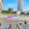 Oasis with Inspiring Views, Amazing Pool and Gym - Hallandale Beach