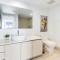 Balcony with View, Pool, Gym, Near Beach - Hallandale Beach