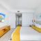 Balcony with View, Pool, Gym, Near Beach - Hallandale Beach