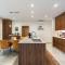 Holiday House Beach Porto Mós by Villas Key