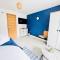 Brand New 2 Bedroom Apartment with Wi-Fi Sleeps 4 - Tanzanite - Cambridge