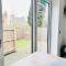 Brand New 2 Bedroom Apartment with Wi-Fi Sleeps 4 - Tanzanite - Cambridge