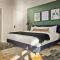 Urban Gallery Loft - King Bed - Larimer Square
