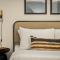 Urban Gallery Loft - King Bed - Larimer Square