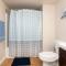 Comfy Cozy Apt with pool & hot tub in downtown LA' - 洛杉矶