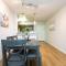 Comfy Cozy Apt with pool & hot tub in downtown LA' - 洛杉矶