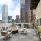 Comfy Cozy Apt with pool & hot tub in downtown LA' - 洛杉矶