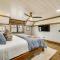 Grand Broken Bow Cabin with Hot Tub and Spacious Deck!