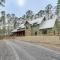 Grand Broken Bow Cabin with Hot Tub and Spacious Deck! - 布罗肯鲍